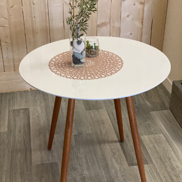 Esther dining table resin